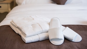 Superior Double Room, 1 King Bed, Jetted Tub | Property amenity - Docklands Lodge London (London)