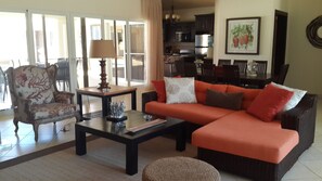 Villa, 6 Schlafzimmer | Wohnzimmer | Flachbildfernseher