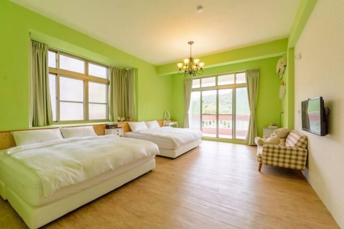 Blackout drapes, WiFi (free), bed sheets