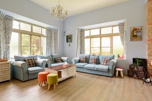 Lobby - Bella Forest (Puli)