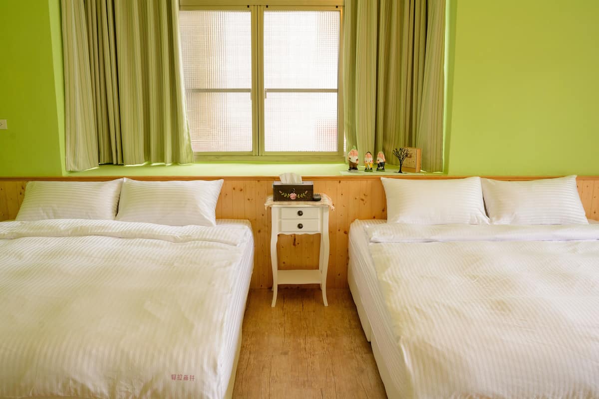 Comfort Quadruple Room, 2 Queen Beds | Blackout drapes, WiFi (free), bed sheets