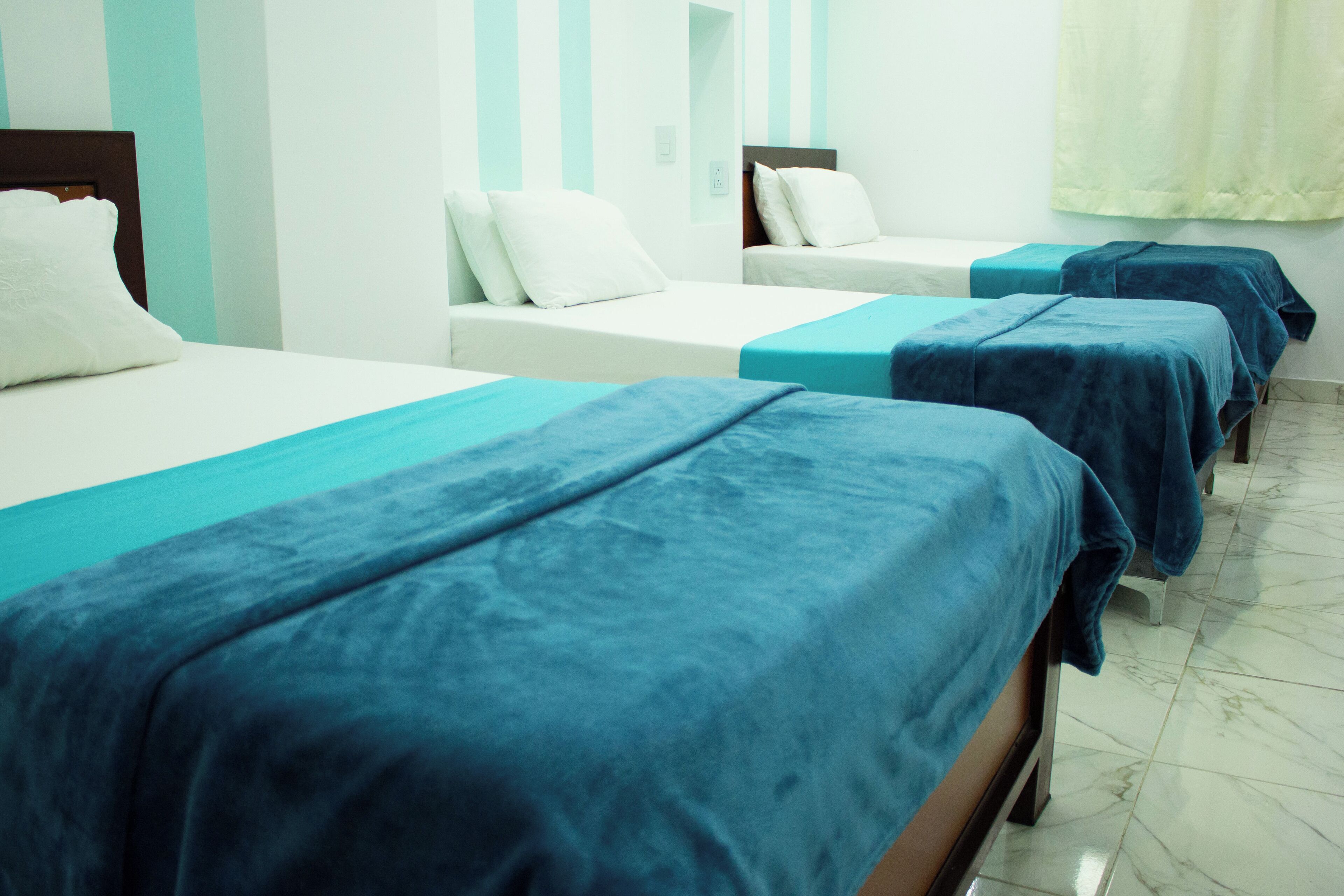 Bureau, espace de travail pour ordinateur portable