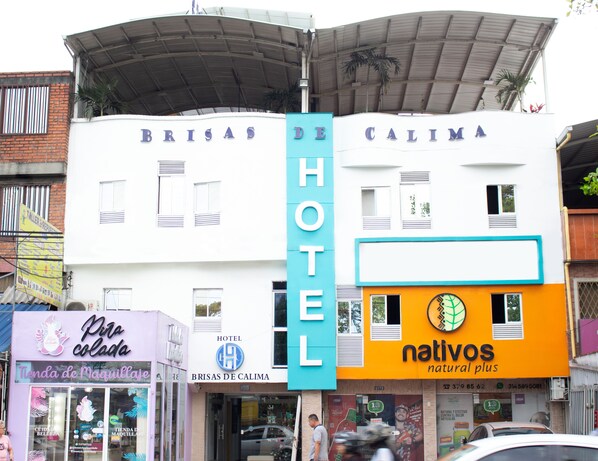 Front of property - Hotel Brisas de Calima (Cali)