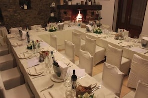 Déjeuner et dîner servis sur place