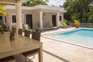 Villa, 6 habitaciones | Alberca al aire libre | Alberca al aire libre 