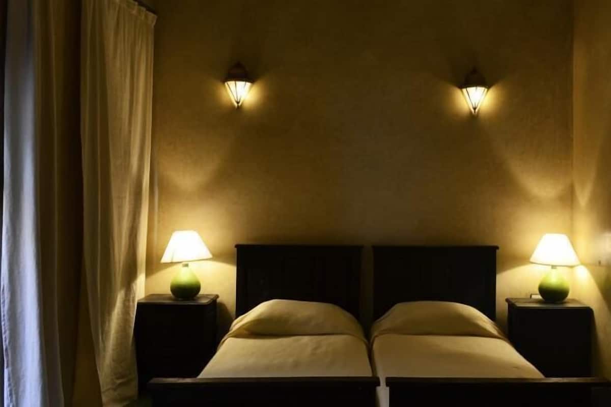 Chambre Double Standard | Décoration personnalisée, ameublement personnalisé, bureau