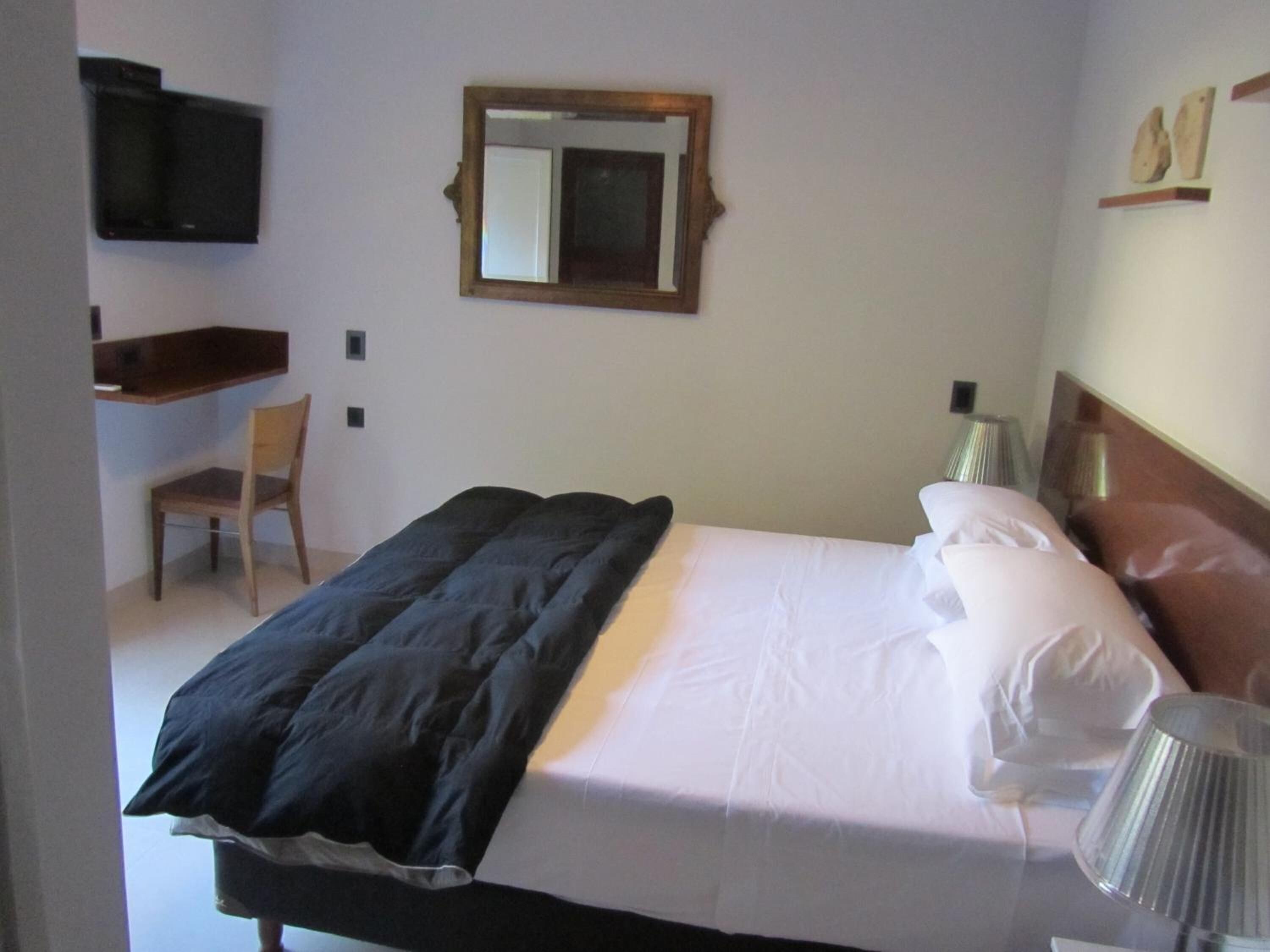 premium bedding, minibar, in-room safe, individually decorated