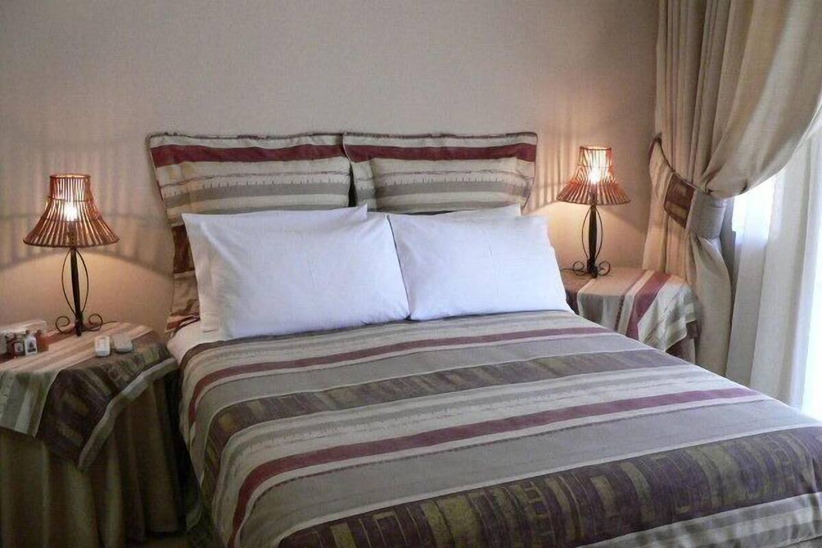 Superior Double Room, 1 Queen Bed | Minibar, iron/ironing board, free WiFi