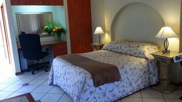 Deluxe Double Room, 1 Katil Ratu (Queen) | Bar mini, seterika/papan seterika, Wi-fi percuma