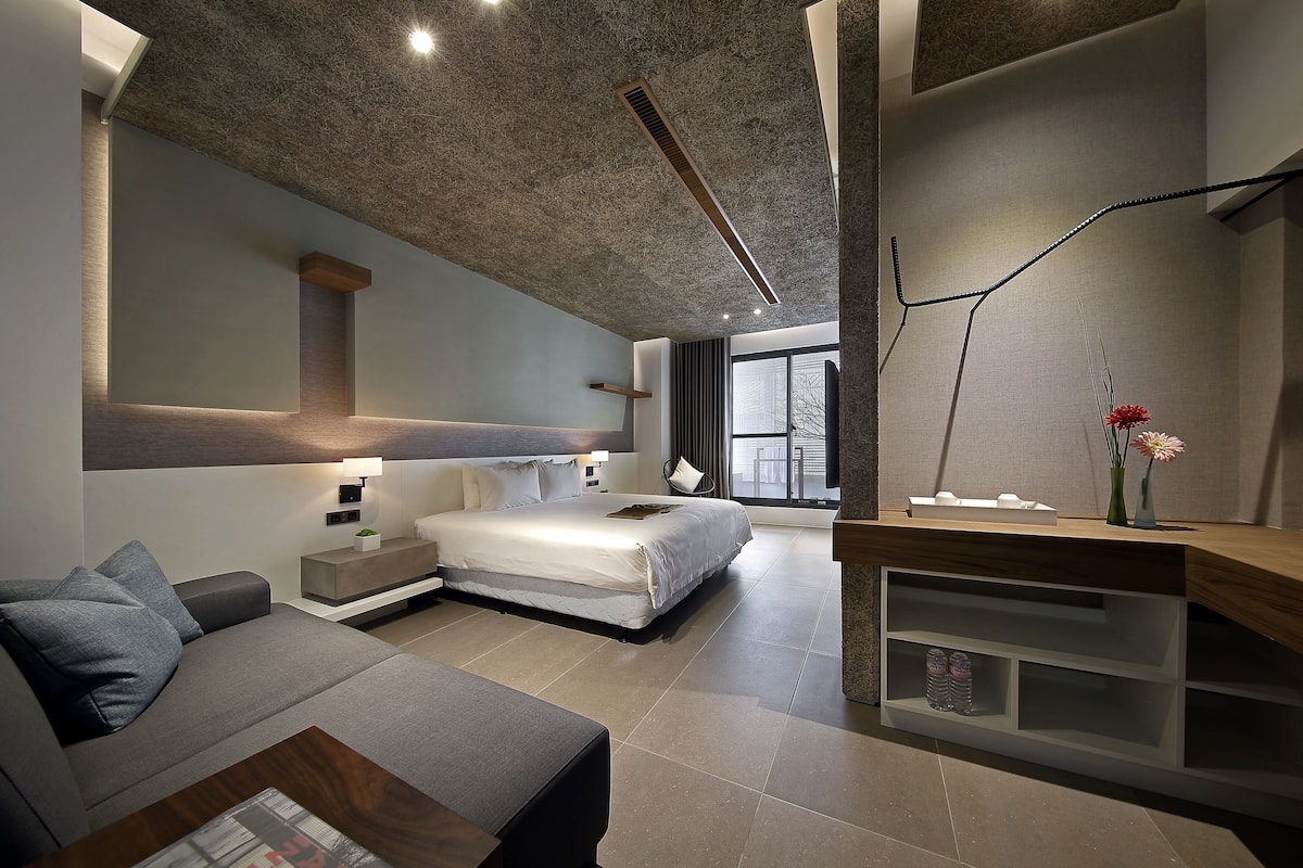 Deluxe Double Room, 1 Queen Bed, Bathtub | Blackout drapes, WiFi (free)