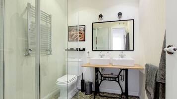 Luxury Apartment | Bathroom