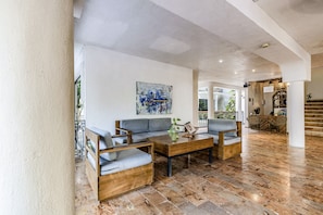 Lobby sitting area - Hotel Banana Boutique & Spa by Paradise Hotels - 5th Av Playa del Carmen (Playa del Carmen)