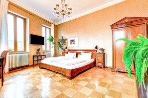 Standard Double Room | Premium bedding, minibar, in-room safe, individually decorated - Villa Königsgarten (Siebeldingen)