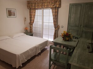 Studio | Zimmersafe, Schreibtisch, Verdunkelungsvorhänge, Bügeleisen/Bügelbrett