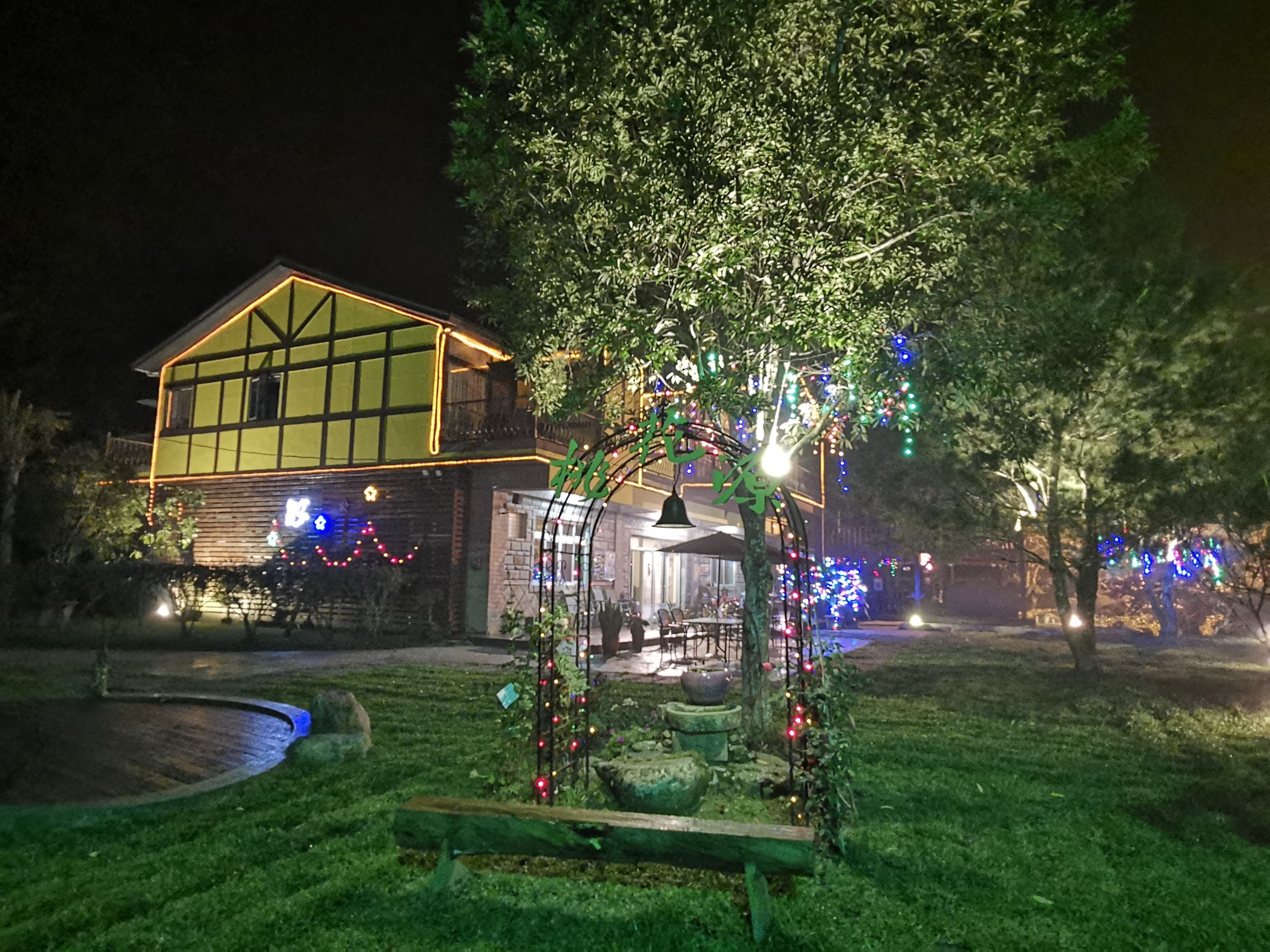 Fassade der Unterkunft – Abend/Nacht