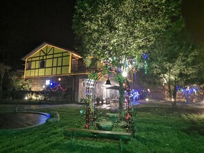 Façade de l’hébergement - soirée/nuit