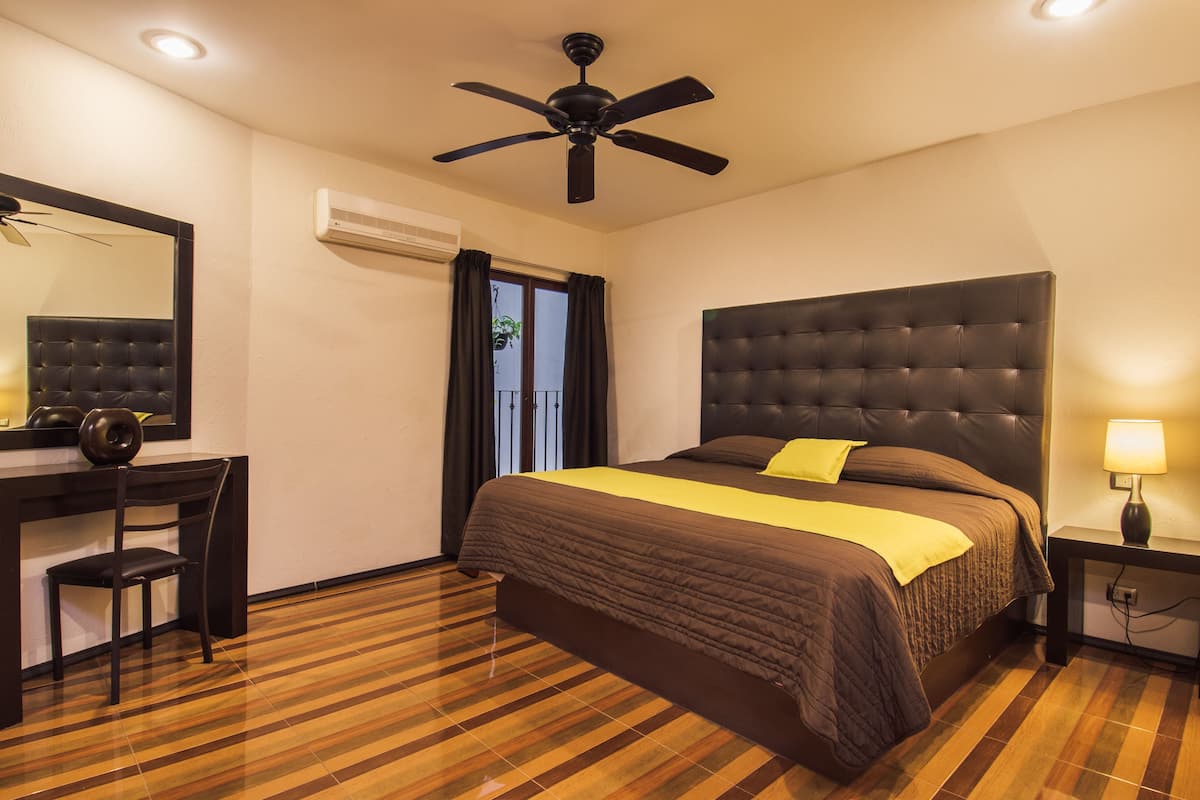 Room, 1 King Bed | In-room safe, rollaway beds, free WiFi, bed sheets