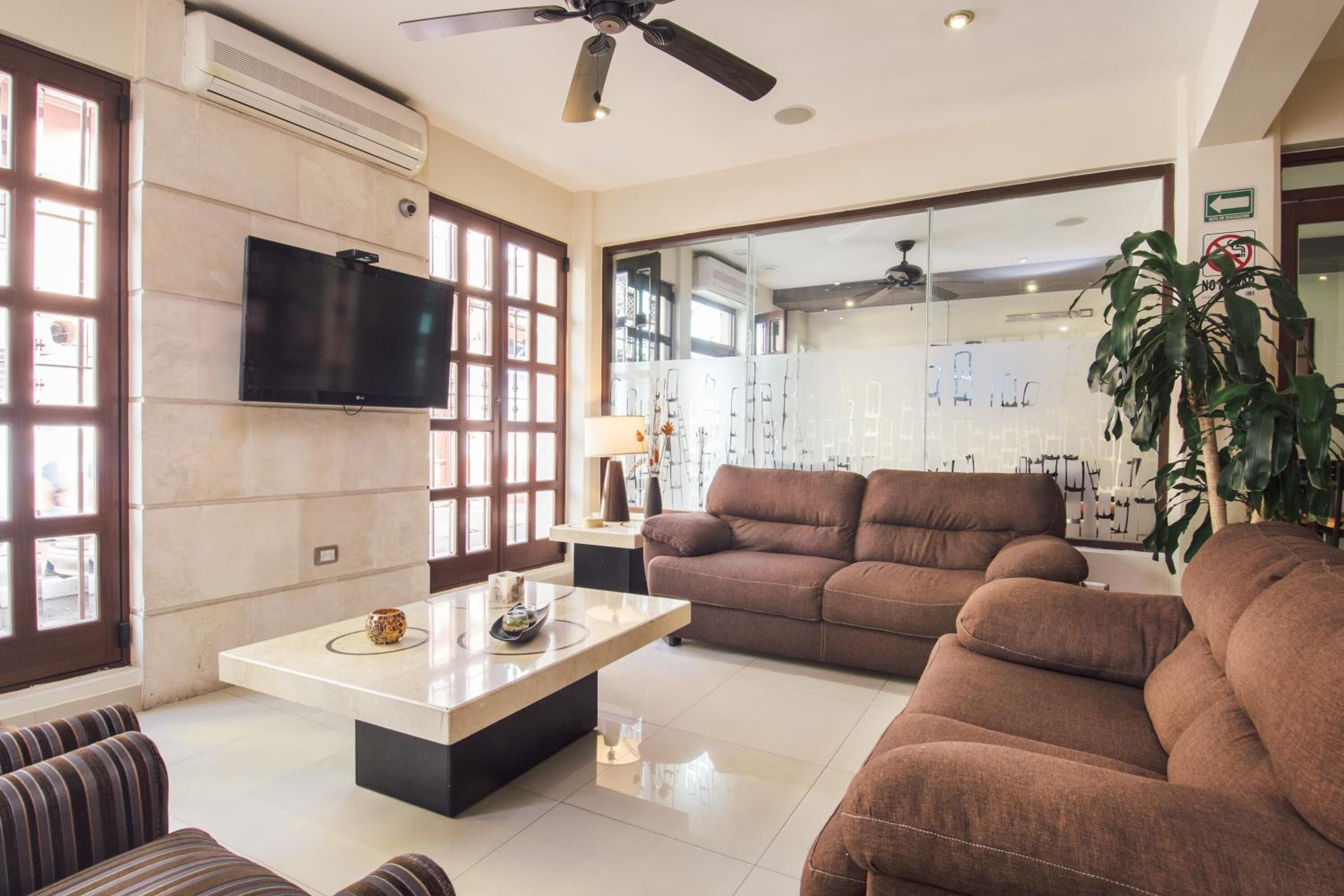 32-inch LCD TV with cable channels, TV