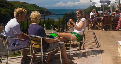 The Sun Bay Hotel & Restaurant