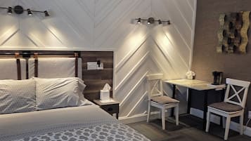Room, 1 Queen Bed | Individually decorated, individually furnished, laptop workspace