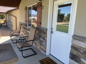 Premium Cabin | Terrace/patio - Bybee's Steppingstone Motel (Tropic)