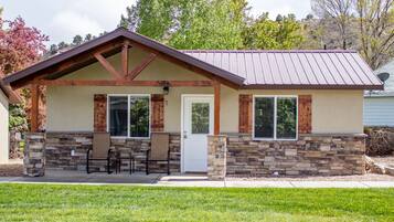 Premium Cabin | Individually decorated, individually furnished, laptop workspace