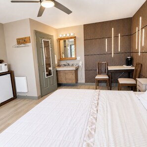 Room, 1 King Bed | Individually decorated, individually furnished, laptop workspace - Bybee's Steppingstone Motel (Tropic)