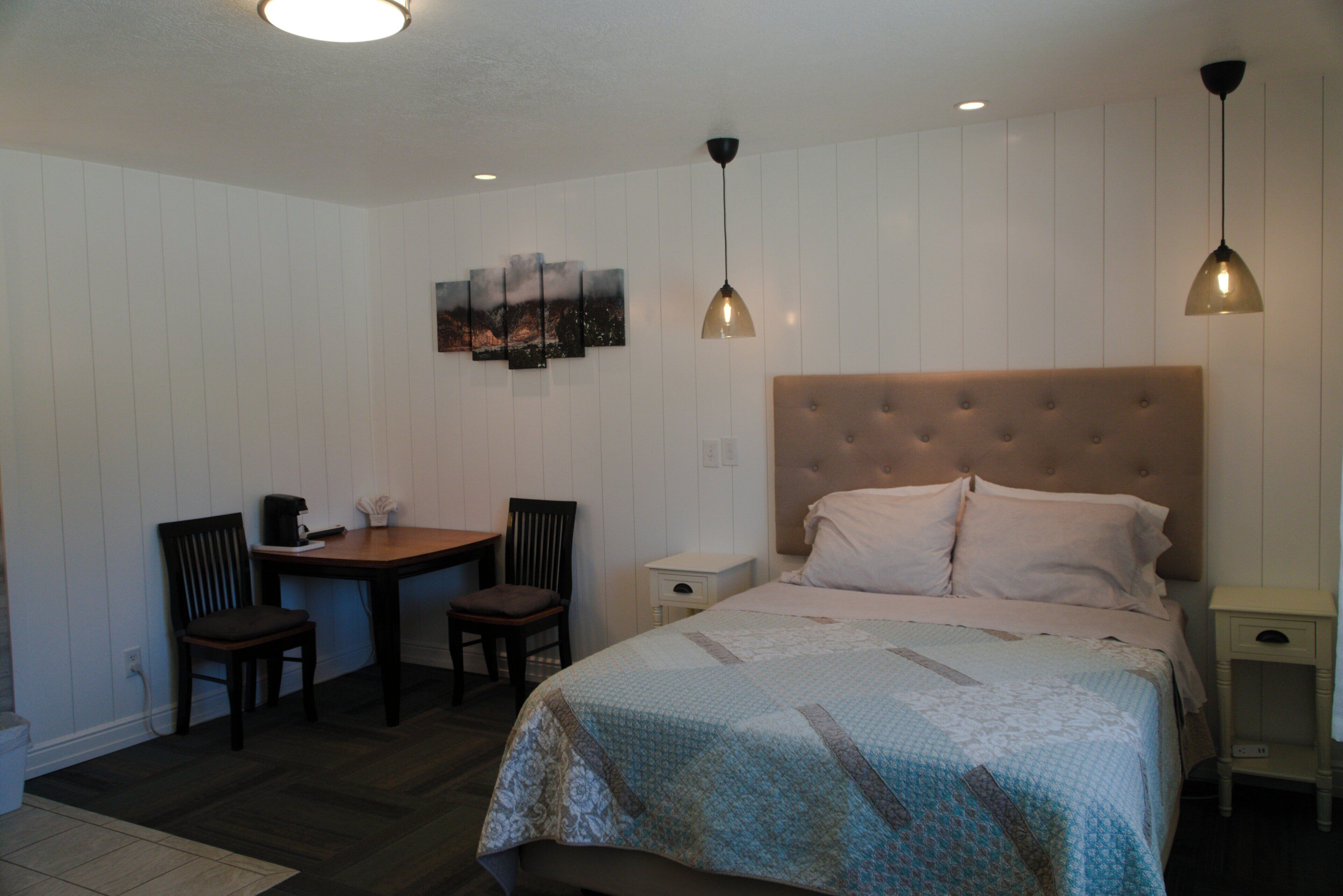 Room, 1 Queen Bed | Individually decorated, individually furnished, laptop workspace