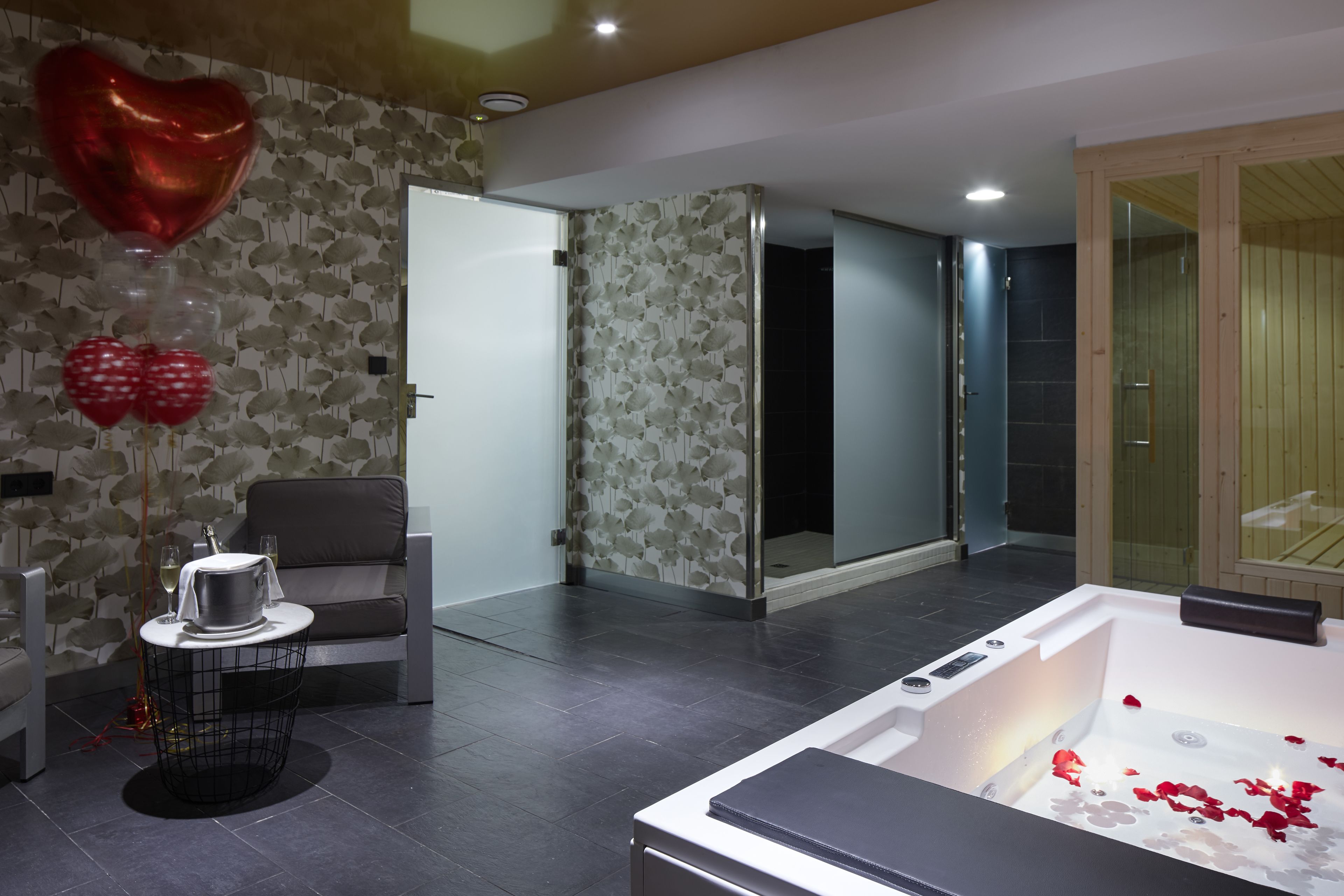 couples treatment room(s), sauna, hot tub, steam room, body treatments