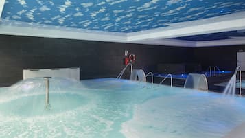 Sales de tractament per a parelles, sauna i banyera d'hidromassatge