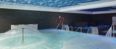 Espace de soins pour les couples, sauna, bain Ă  remous, hammam