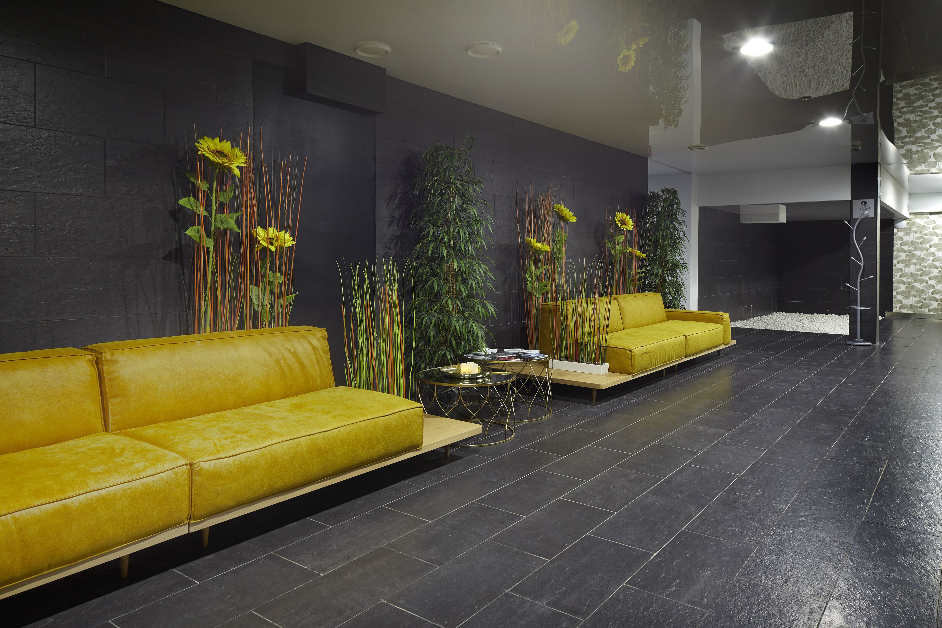 couples treatment room(s), sauna, hot tub, steam room, body treatments