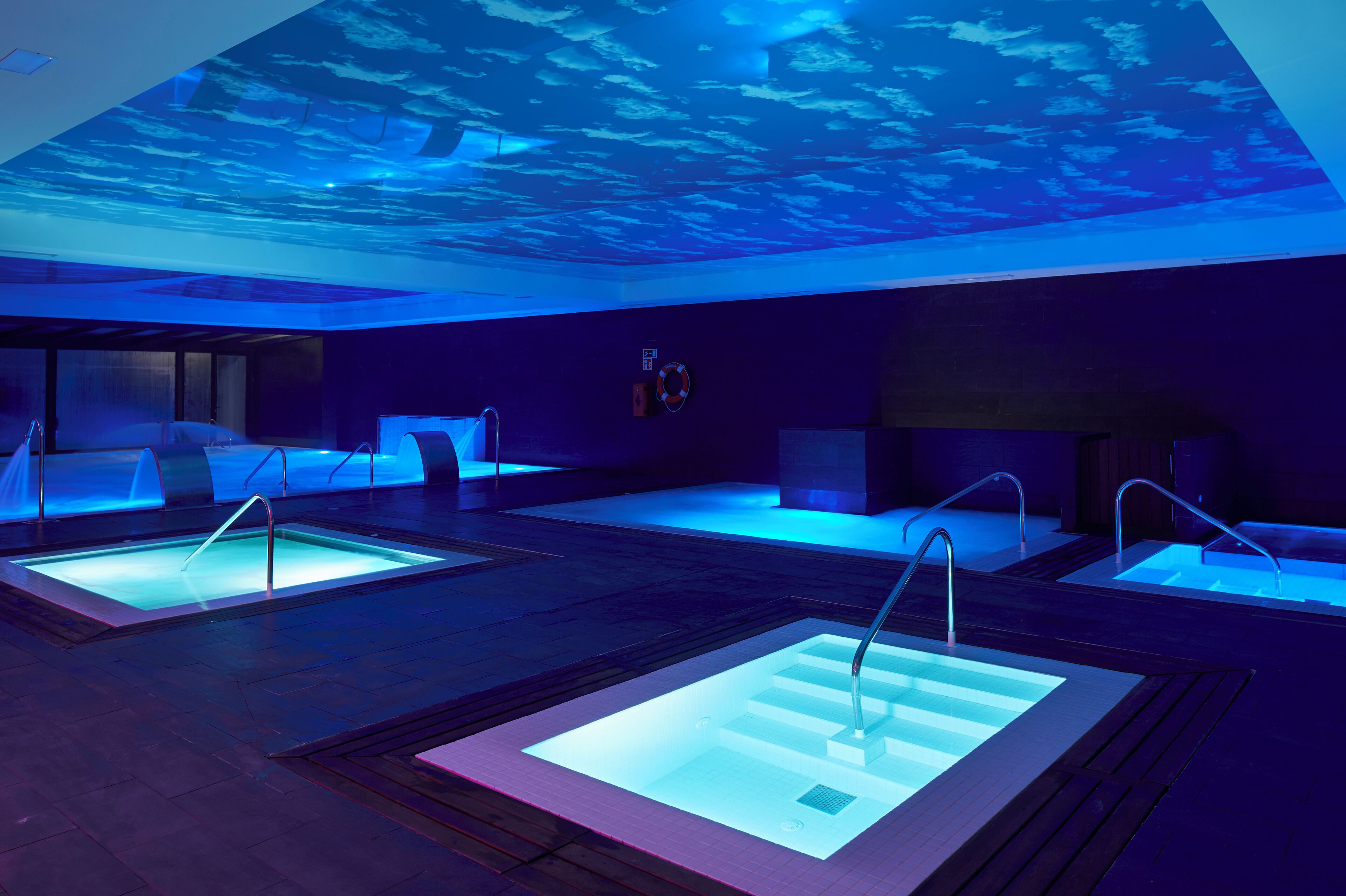 couples treatment room(s), sauna, hot tub, steam room, body treatments