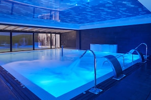 Couples treatment rooms, sauna, hot tub, steam room, body treatments