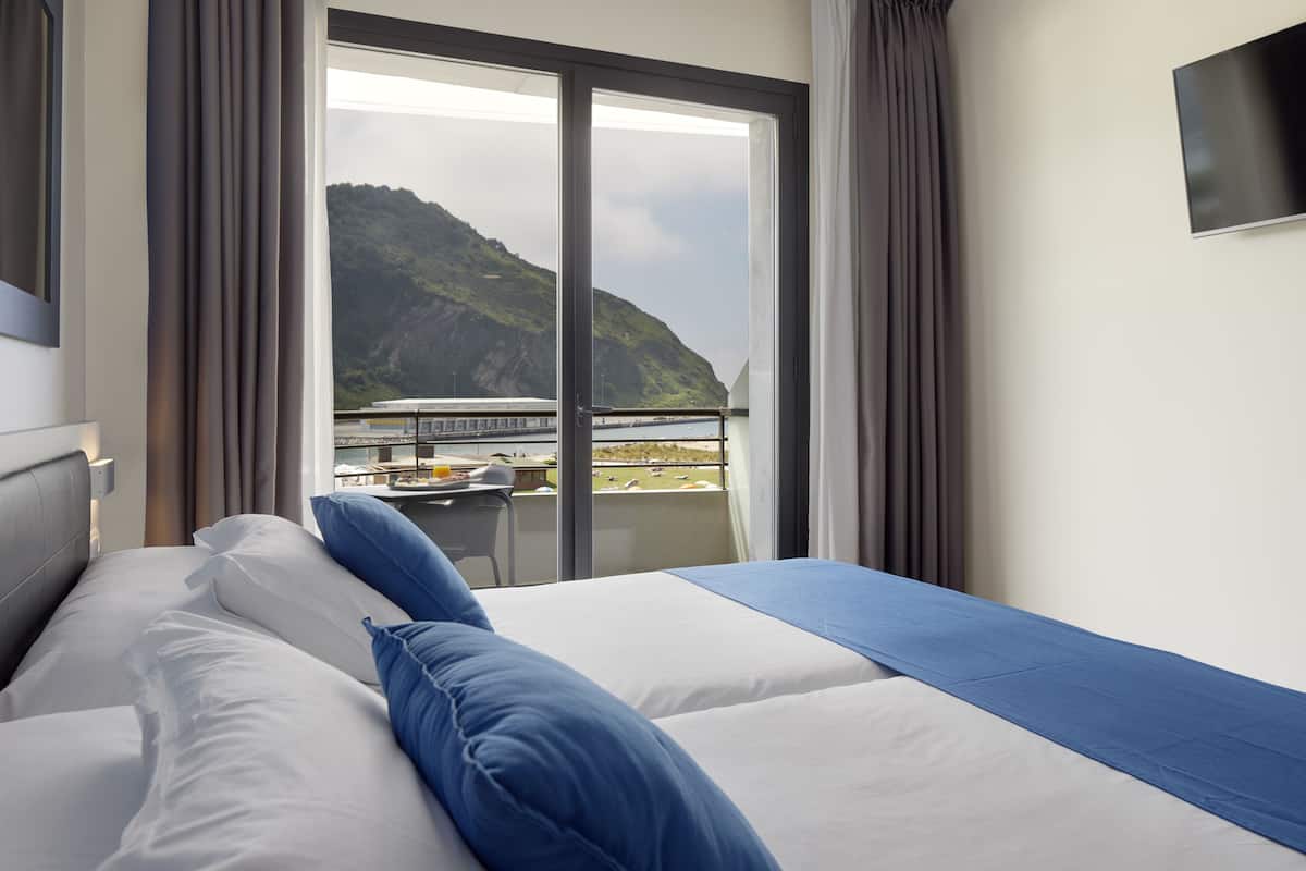 in-room safe, desk, soundproofing, free wifi