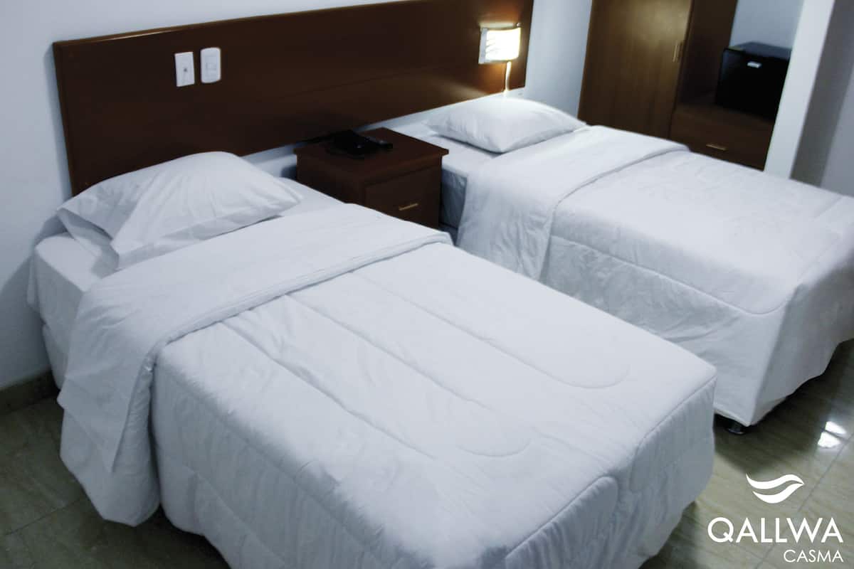 Twin Room | Minibar, desk, rollaway beds, free WiFi