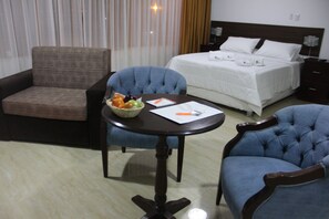 Quarto casal superior, 1 quarto | Frigobar, escrivaninha, camas extras/dobráveis (sobretaxa)