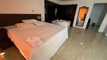 Minibar, escritorio, camas plegables/adicionales y wifi gratis