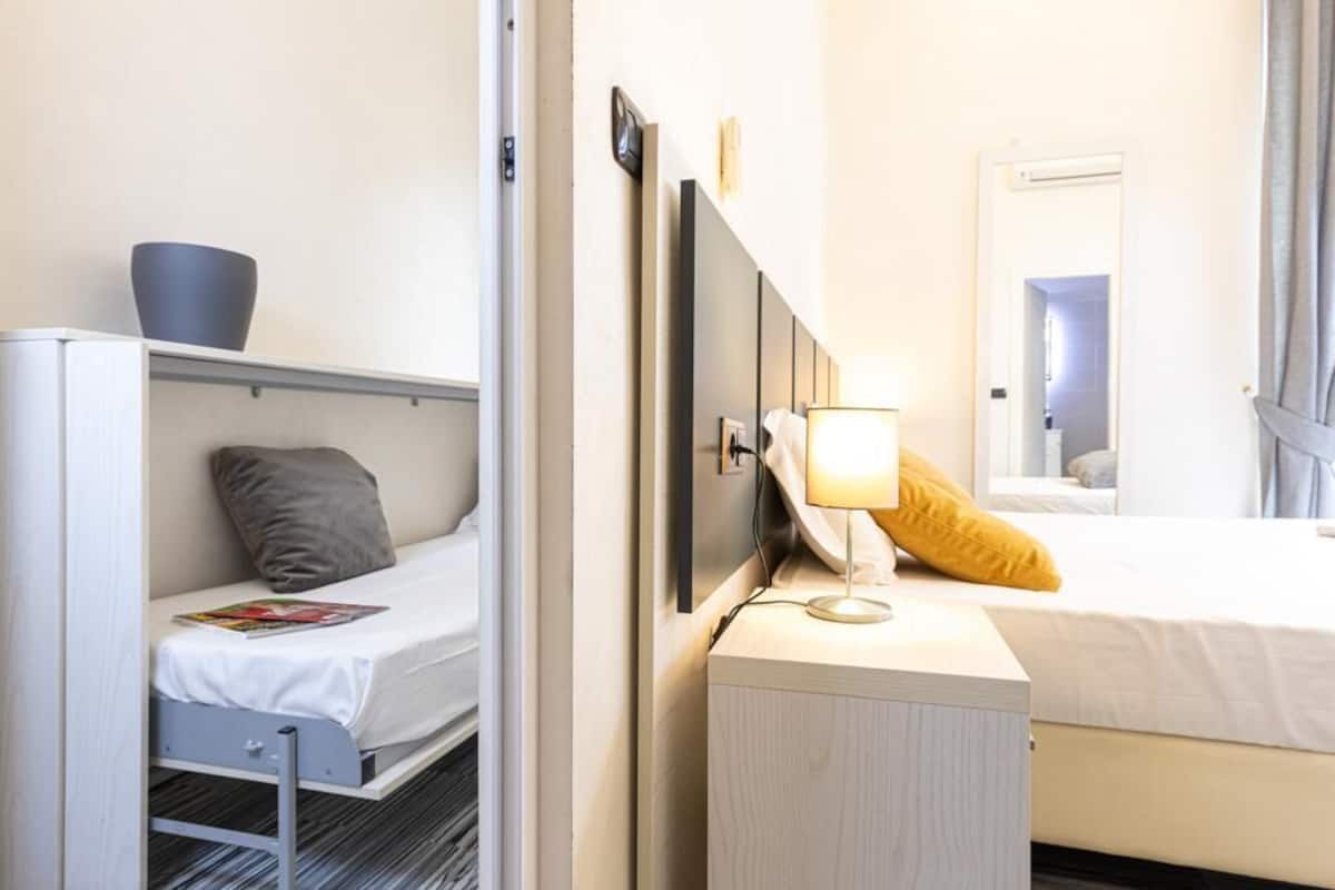 Tripla Standard, 1 camera da letto (Via Del Corso 43) | Lenzuola Frette, biancheria da letto di alta qualità