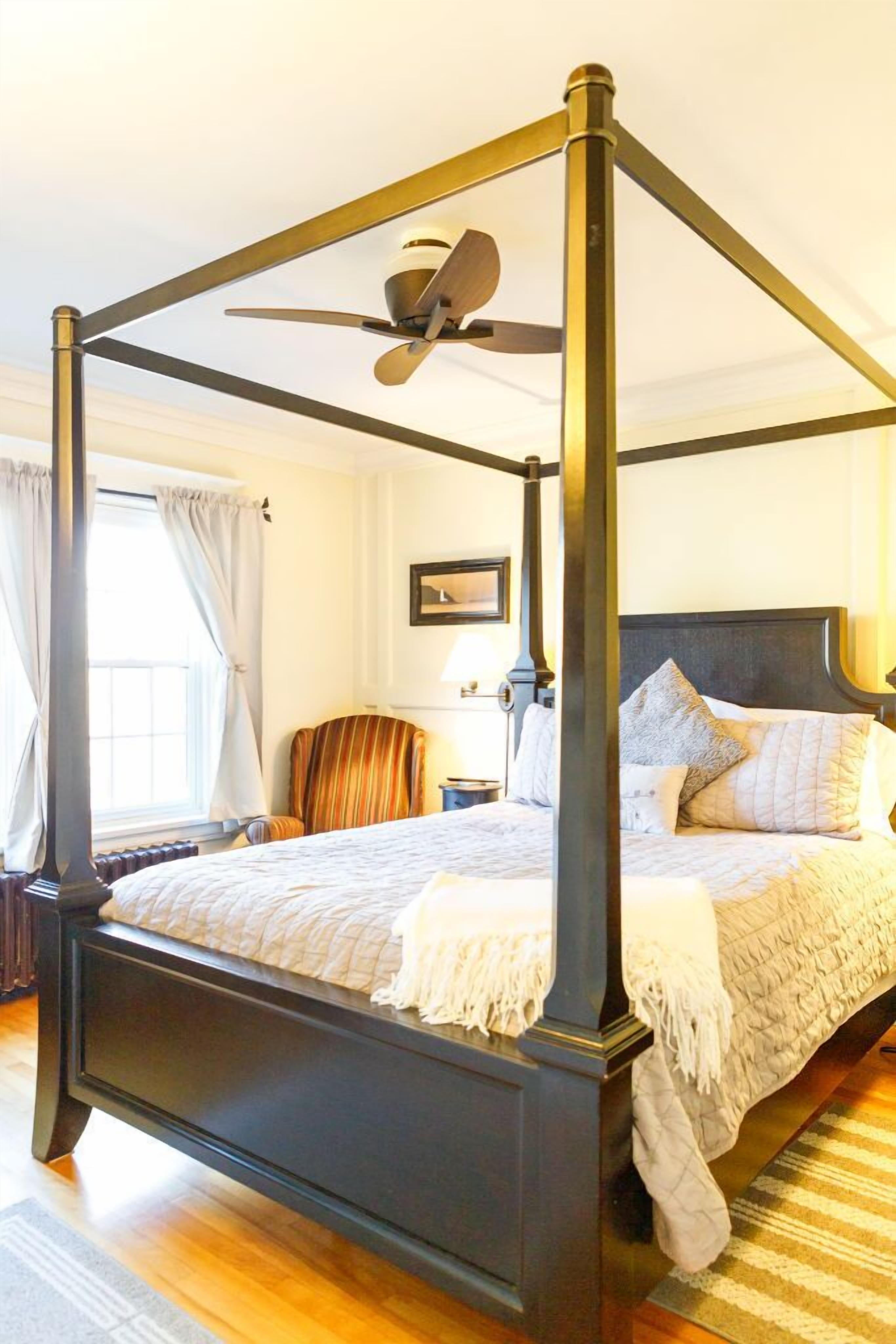 Room, 1 Queen Bed (The Four Poster) | Desk, iron/ironing board, free WiFi, bed sheets