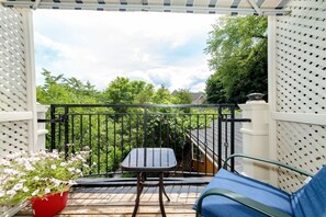 Desk, iron/ironing board, free WiFi, bed sheets - The Stella Rose B&B (Wolfville)