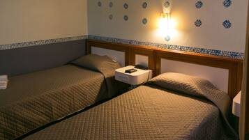 Minibar, caja de seguridad en la habitación y decoración personalizada