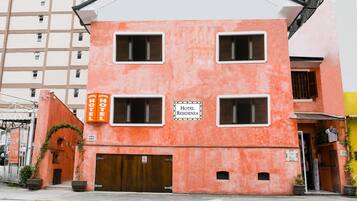 Fachada de la propiedad