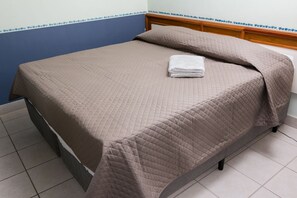 Standard Double or Twin Room, 1 Double or 2 Twin Beds | Minibar, in-room safe, individually decorated, individually furnished - Hotel Residenza (São Paulo)