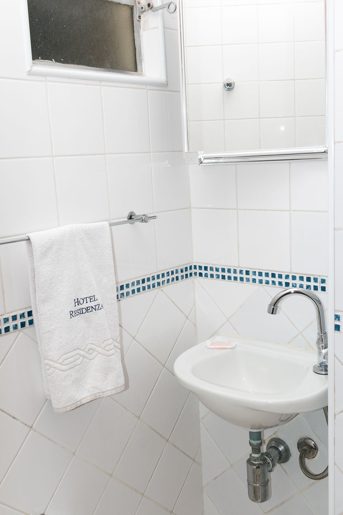 standard triple room, multiple beds | bathroom sink