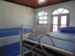 Shared Dormitory, Mixed Dorm (4 Beds / 4 Camas)