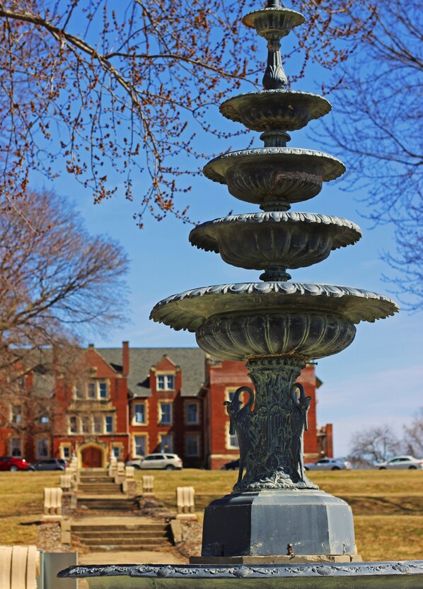 Fountain - The Inn at Belvoir Winery (Liberty)