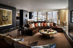 Ropa de cama de alta calidad, cubrecamas y minibar 