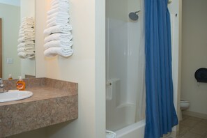 Classic Double Room, 1 Queen Bed | Bathroom | Combined shower/tub, rainfall showerhead, free toiletries, hair dryer
