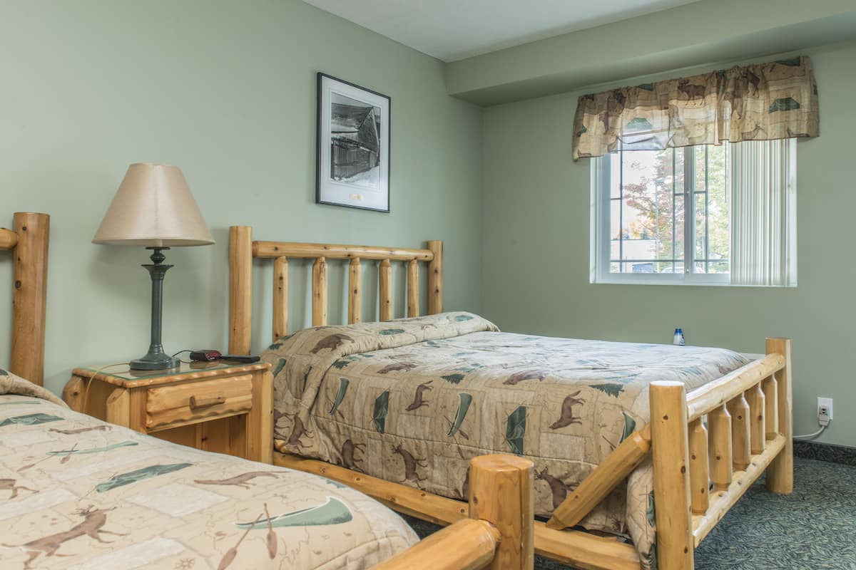 Classic Double or Twin Room, 2 Queen Beds | 1 bedroom, memory foam beds, free WiFi, bed sheets